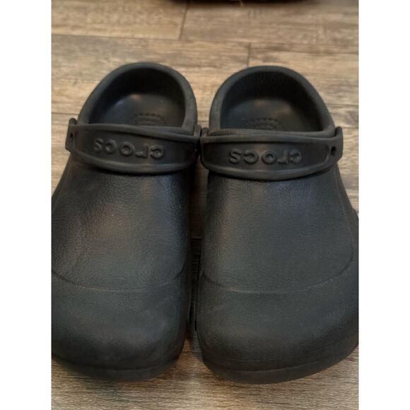 Crocs Classic Black Light Water-Friendly Slip Resistant Clogs Size 7 - Picture 2 of 6